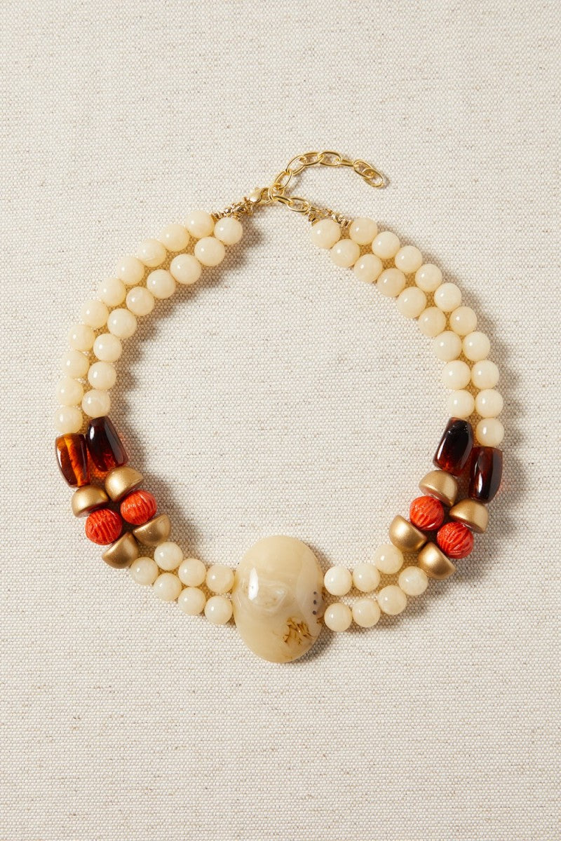 Collar corto medallón resina