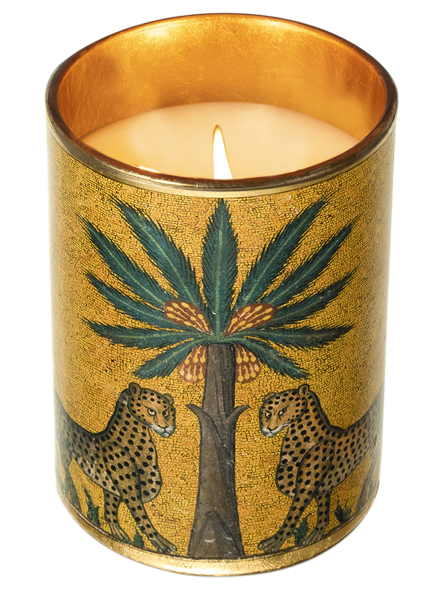 Vela decorada con flores